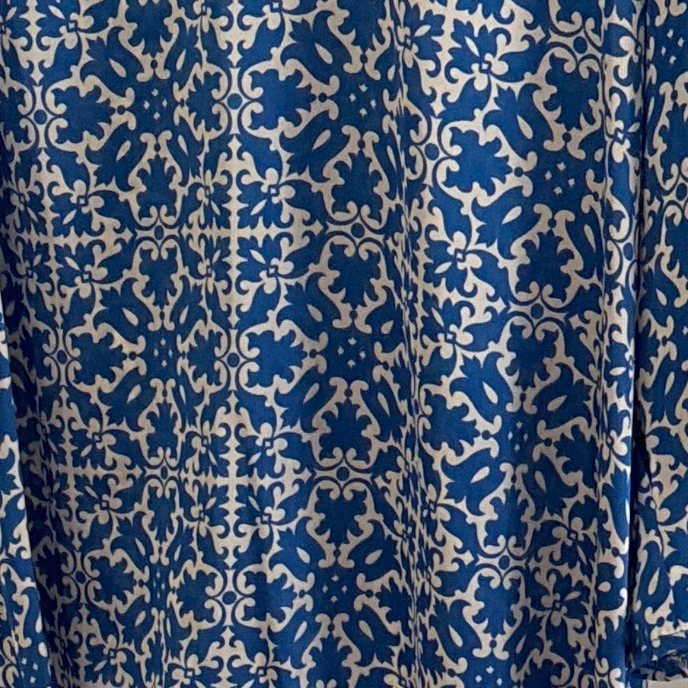 ⭐️Ladies Blouse - Picture 2 of 3